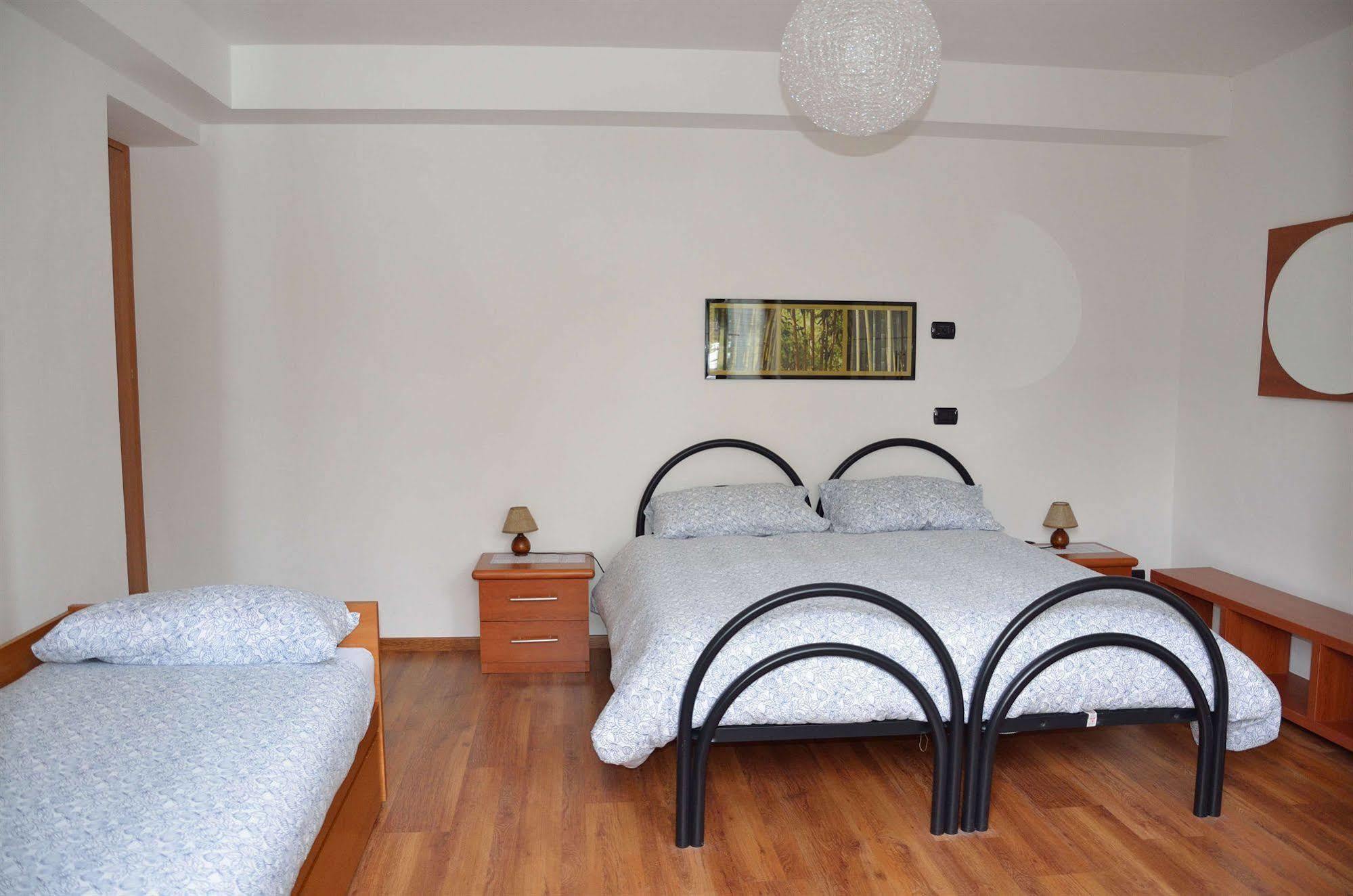 B&B Sosta Sul Lago Lezzeno Exterior photo